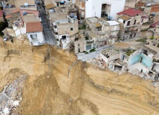 Frana Niscemi, oggi riaprono le scuole. Tajani in Sicilia