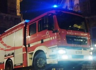 Evacuate 40 persone per l’incendio in un condominio a Grosseto