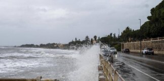 Mareggiate e vento forte, lunedì con l’allerta meteo in Toscana