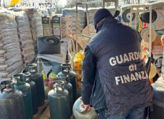 Bombole di Gpl stoccate male e a rischio esplosione: tre persone denunciate in provincia di Pisa