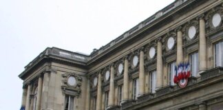 Ambasciatore Usa convocato non si presenta, l’indignazione di Parigi