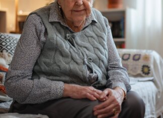 Anziana sola e senza cibo chiama i Carabinieri: quanti casi in Italia?