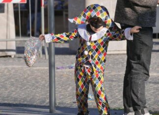 Carnevale, attenzione ai pericoli per i bambini: dalle maschere alle stelle filanti