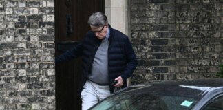 Caso Epstein, ex ambasciatore britannico Mandelson rilasciato su cauzione