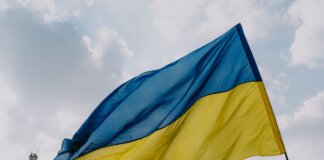 Congelati gratis sperma e ovuli dei soldati: così l’Ucraina “salva” i figli della guerra