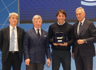 Conte vince Panchina d’oro: “Grazie a colleghi per il voto, condivido il premio con club, staff e giocatori’