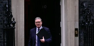 Il governo Starmer sotto pressione tra scandalo Epstein e fratture nel Labour