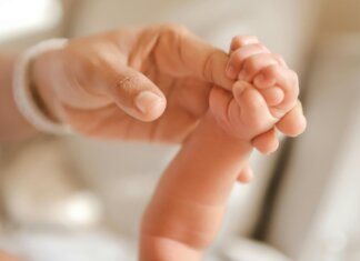 L’attrice Laura Orrico diventa mamma a 49 anni dal marito defunto 11 anni fa