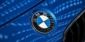 Bmw avvia maxi-richiamo globale: mezzo milione di auto nel mirino per rischio incendio