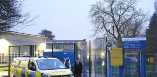 Londra, 13enne arrestato per tentato omicidio: ha accoltellato due compagni a scuola