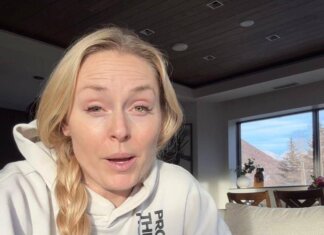 Milano Cortina, Vonn lascia l’ospedale dopo il terribile infortunio: “Ci vorrà un anno per far guarire le ossa”