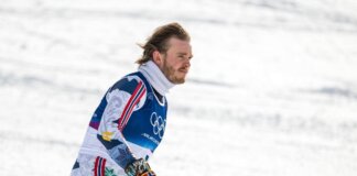 Milano Cortina, incubo McGrath: inforca e ‘butta’ l’oro nello slalom. Poi scavalca le recinzioni e si dispera nella neve