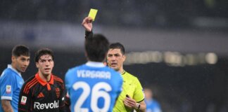 Olivera abbatte Smolcic, arbitro assegna rigore. Conte chiede un rosso: caos in Napoli-Como