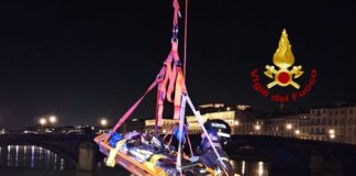 Cade in Arno, 26enne recuperato dai vigili del fuoco
