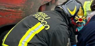 Finisce con le gambe sotto un muletto, soccorso operaio a Calenzano