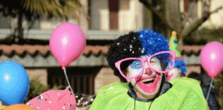Perché ci travestiamo (anche da adulti): cosa dice il Carnevale sulla nostra identità