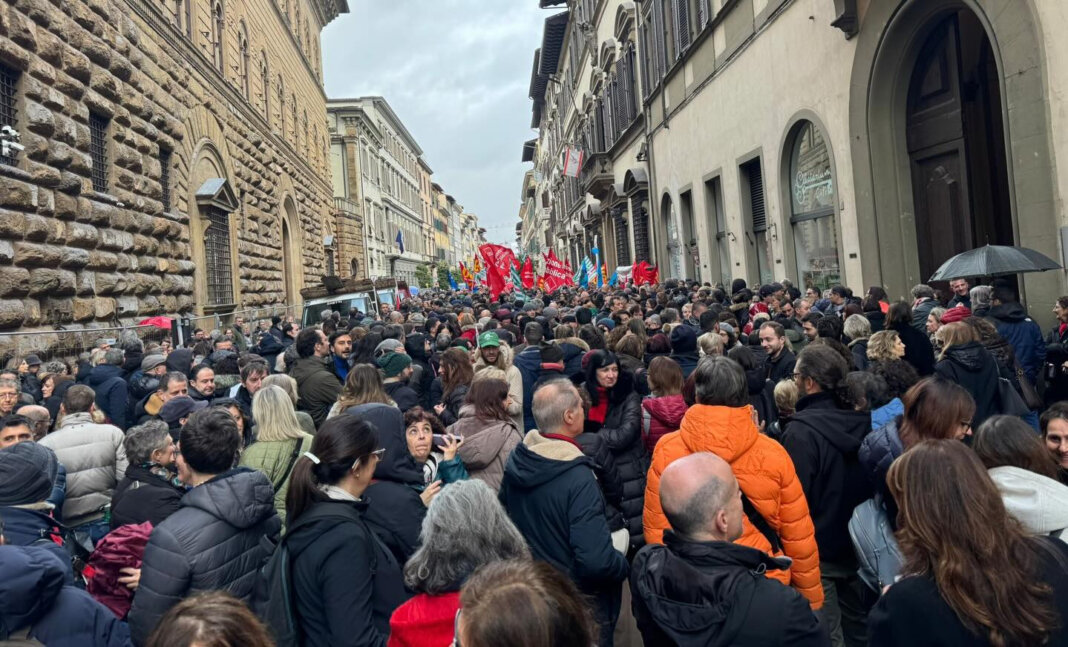 Protesta dipendenti Regione Toscana contro taglio salario accessorio, Giani: 