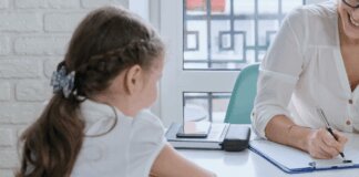 Psicologo a scuola nel Lazio, c’è la legge: si parte nel 2026-2027