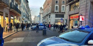 Roma, allarme per valigia abbandonata in via del Corso