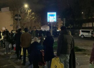 Roma, quartieri est senza acqua: lunghe file alle autobotti