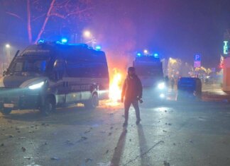 Scontri Torino, la bozza di risoluzione del centrodestra: “Attacco a Stato, più tutele per agenti”