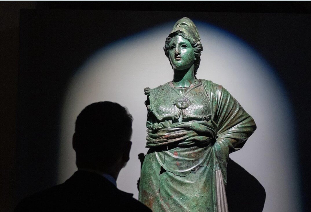 La Minerva torna ad Arezzo: anche il ministro Giuli al taglio del nastro della mostra La Minerva torna ad Arezzo: anche il ministro Giuli al taglio del nastro della mostra