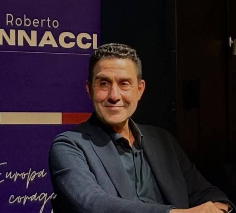 Futuro nazionale, via al tesseramento. Vannacci: “Una destra vera e orgogliosa che non si vergogna di fare la destra”