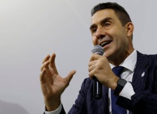 Sondaggio politico, quanto vale il partito di Vannacci e chi perde voti