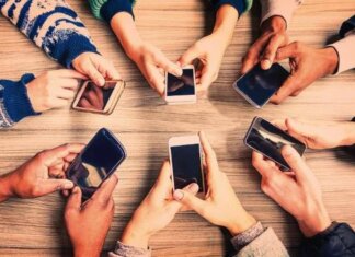 Spagna vieta i social agli under 16: nuove regole per Instagram, TikTok e Grok