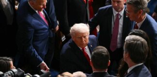 Trump, discorso record di 108 minuti tra proteste e silenzi