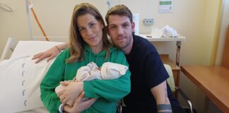 Parto in acqua e con sacco amniotico intatto: quando si dice ‘nascere con la camicia’