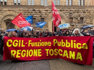 Protesta dipendenti Regione Toscana contro taglio salario accessorio, Giani: "Risorse integrative già previste"