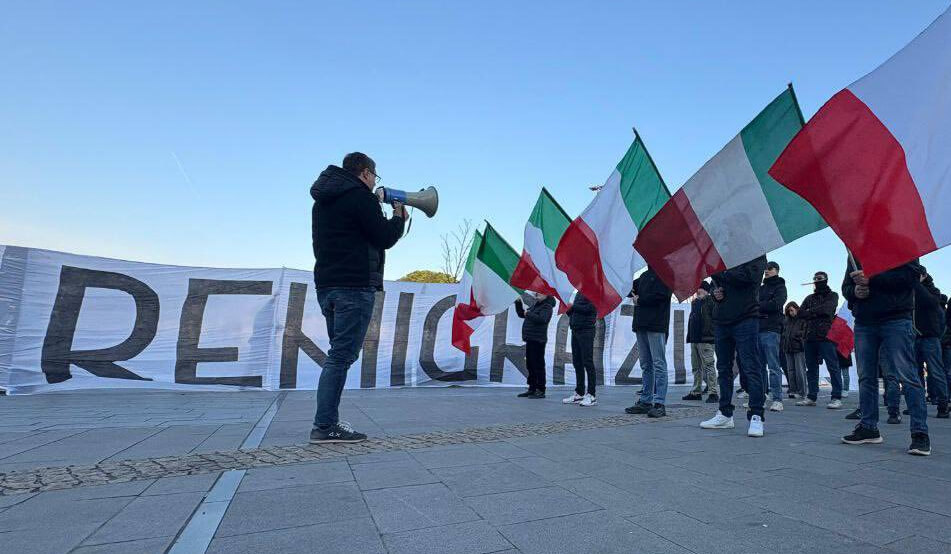 Remigrazione in marcia a Prato, scoppia la polemica. Biffoni: “Offesa alla nostra storia e ai valori della Toscana” Remigrazione in marcia a Prato, scoppia la polemica. Biffoni: “Offesa alla nostra storia e ai valori della Toscana”