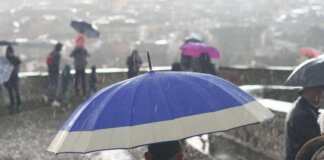 Caldo non dura, in arrivo pioggia e freddo: come cambia meteo in Italia