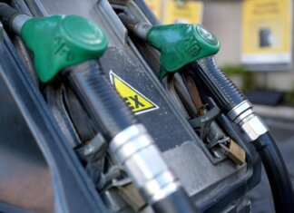 Carburanti, arrivano i ribassi su benzina e gasolio: i prezzi di oggi