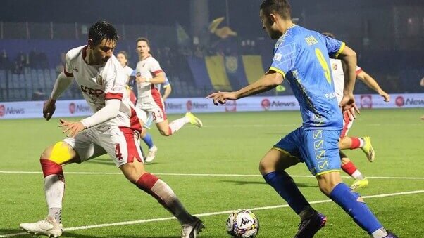 giostra del gol e amaro in bocca a carrara tra autogol e var col catanzaro finisce 3 3 da Corrieretoscano.it giostra del gol e amaro in bocca a carrara tra autogol e var col catanzaro finisce 3 3