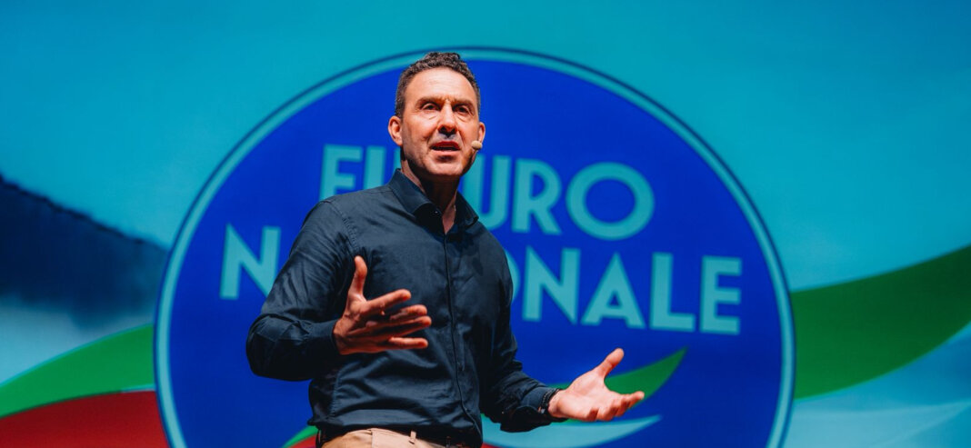 Vannacci apre a Firenze sede Futuro Nazionale: 