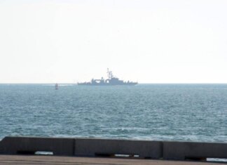 Iran, nave cinese attravera Hormuz e sfida il blocco di Trump. Oggi primi colloqui Israele-Libano – Diretta