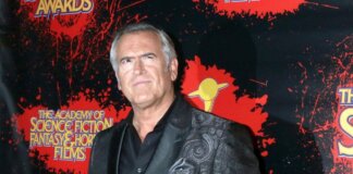 La star di ‘La Casa’ Bruce Campbell rivela di avere il cancro: “Ma non temete, sono un vecchio figlio di putt…”