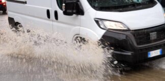 Maltempo a Roma, bomba d’acqua con pioggia e grandine