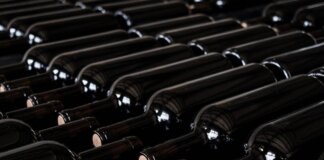 Maxi furto nella cantina Antinori in Toscana, rubate 30mila bottiglie per 5 milioni di euro: caccia alla banda