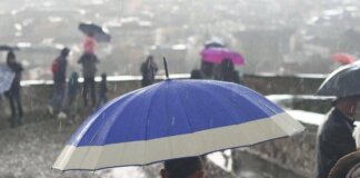 Meteo, ancora maltempo con temporali e piogge intense al Centro-Sud: da domenica torna il sole