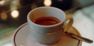 Ti porti la tazzina al bar? Il caffè costa solo 50 centesimi