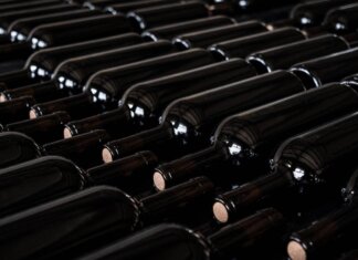 Vino, Coldiretti: le catene della burocrazia e i dazi pesano per 1,6 mld, liberare il settore