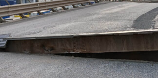 FiPiLi, torna al suo posto il ponte mobile dei Navicelli ponte fipili darsena