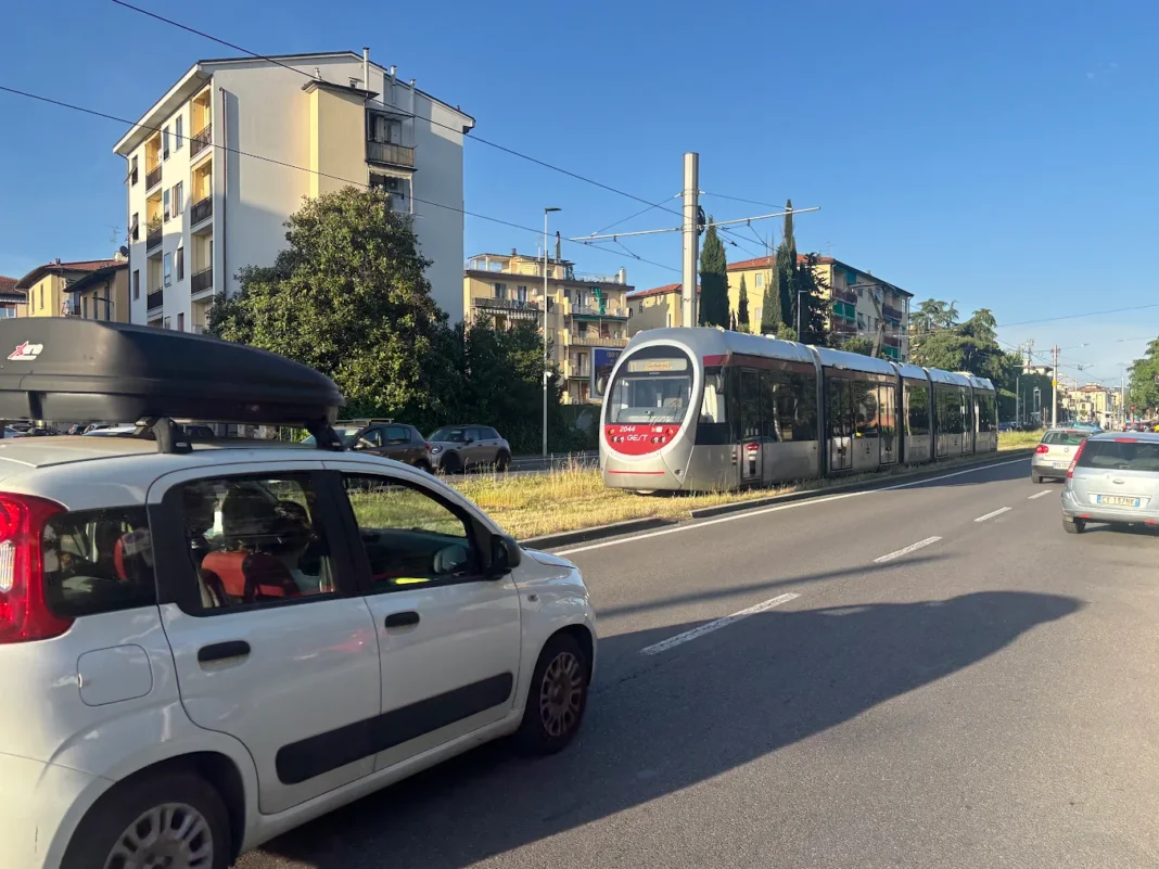 aggressione su tramvia a Firenze