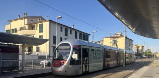 Firenze, accoltellato sul tram dopo un tentativo di furto tramvia firenze accooltelolamento