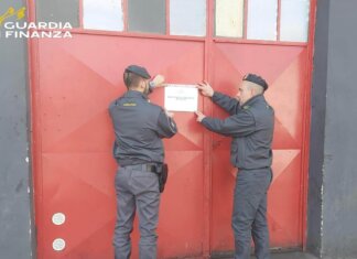 Officina “fantasma” a Ponsacco: lavoratori in nero e veleni stoccati nel capannone. Interviene la Finanza