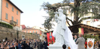 Inaugurato il monumento dedicato a Leonardo Da Vinci nella sua città natale