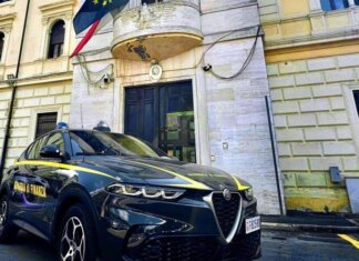 Raggiro milionario a un uomo in difficoltà psichica: 52enne ai domiciliari a Grosseto